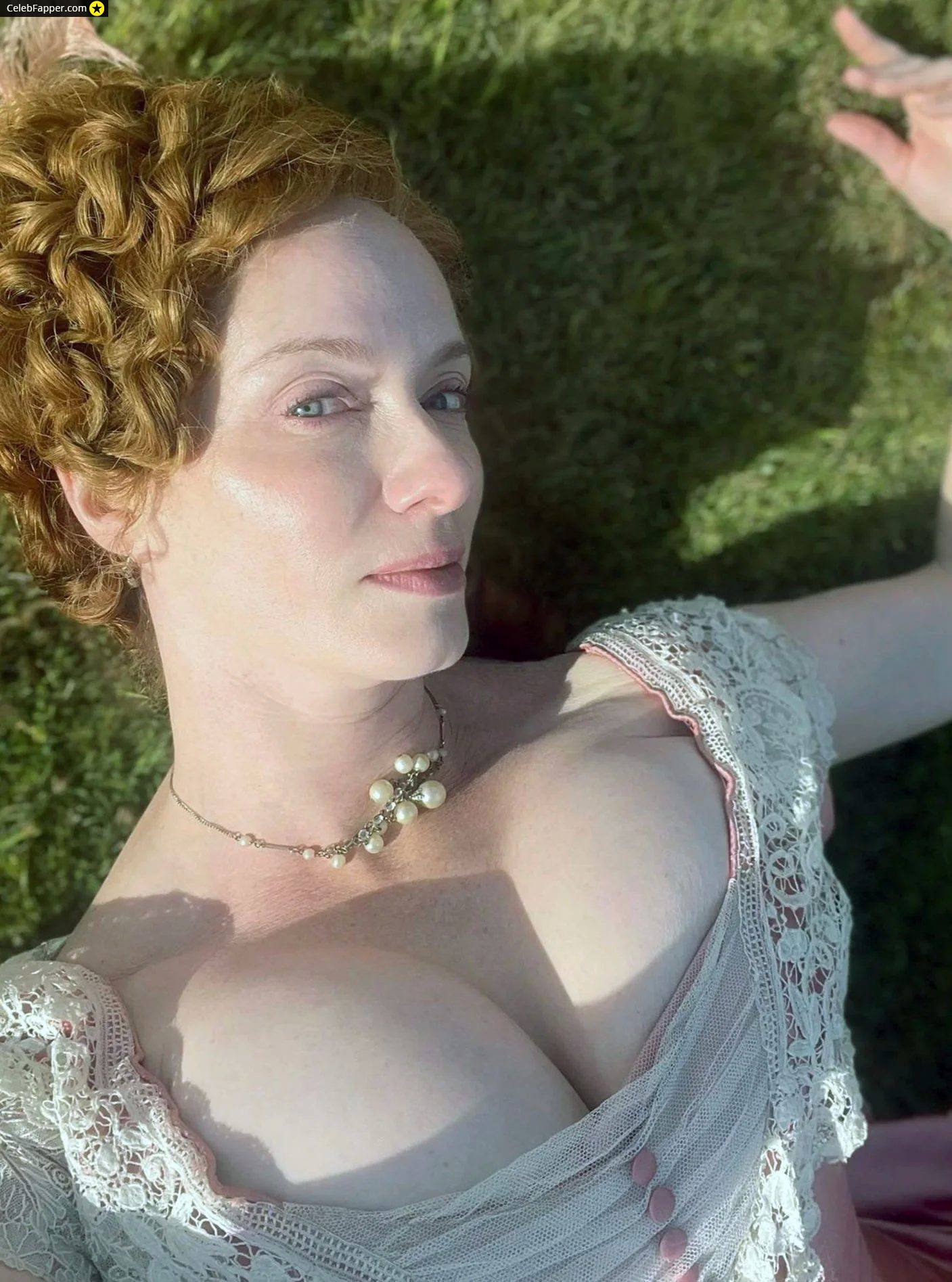 christina hendricks fap tits boobs breast